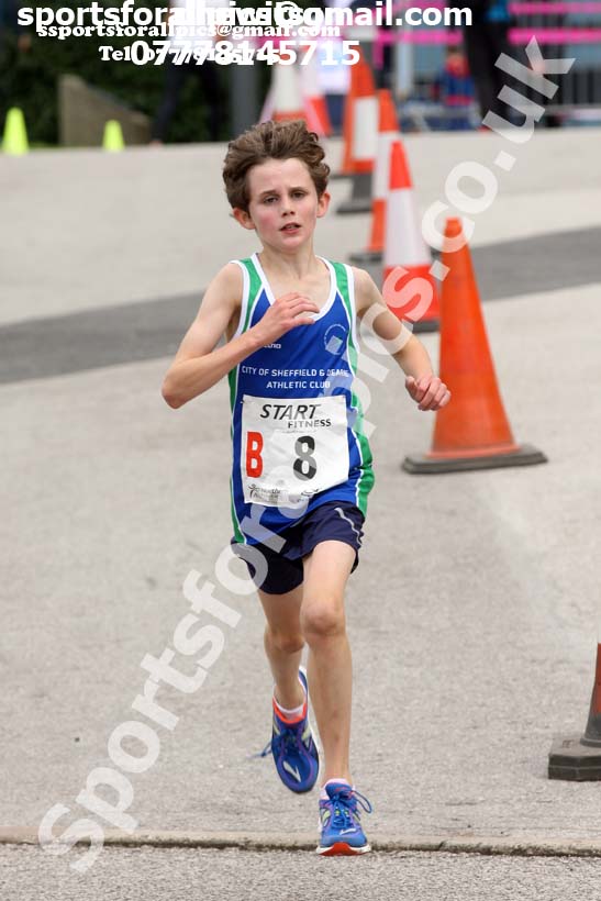 Boys under-13s 3 stage relay, Northern Senior 6 and 4 and Junior Stage Road Relays, SportsCity, Manchester. Photo:  David T. Hewitson/Sports for All Pics